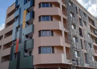 Fachada de composite y ventanas PVC en Albacete